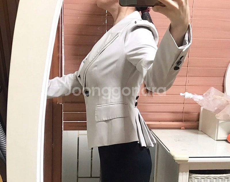 아나카프리ㅡ 뒷모습이 예쁜 스티치 장식 자켓 55/1회...--0