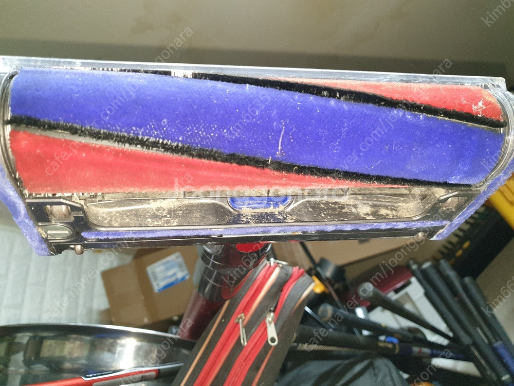 다이슨무선청소기 본체와 충전기만 ( 5만원 택배시 6천원추가 )--3