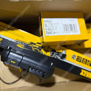 미개봉)디월트라쳇렌치_DCF512n 및 DCB183 2개 충전기 1개