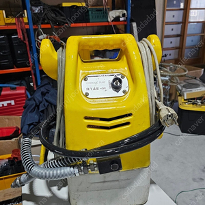 IZUMI R14E-H 유압 펌프