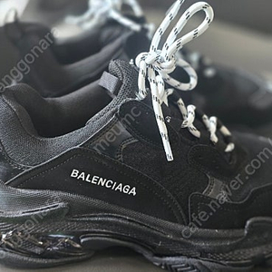 발렌시아가 트리플S 스니커즈 블랙