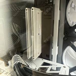 정품 커세어 도미네이터 티타늄 DDR5 6400 16GB x 2 32GB 판매합니다.