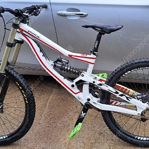 스페셜라이즈드 다운힐 MTB
