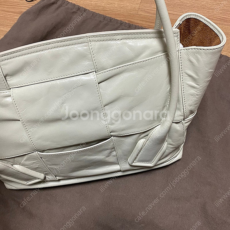 보테가베네타 아르코 슬라우치 크림 라지 상태좋음--2