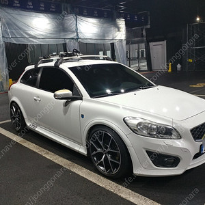 볼보 정품 C30 기본바와 볼보 정품 툴레 프로라이드 591 자전거 캐리어 판매합니다