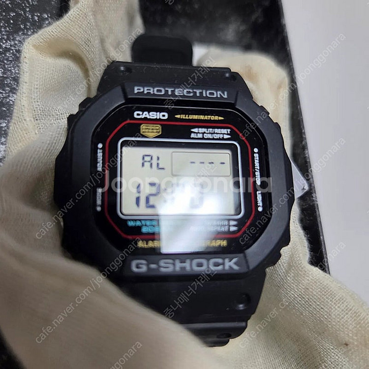 지샥 DW-5600RL-1DR 팝니다.--1