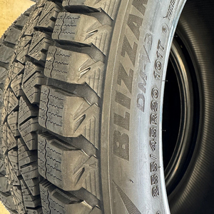 ID4 윈터타이어 판매합니다.