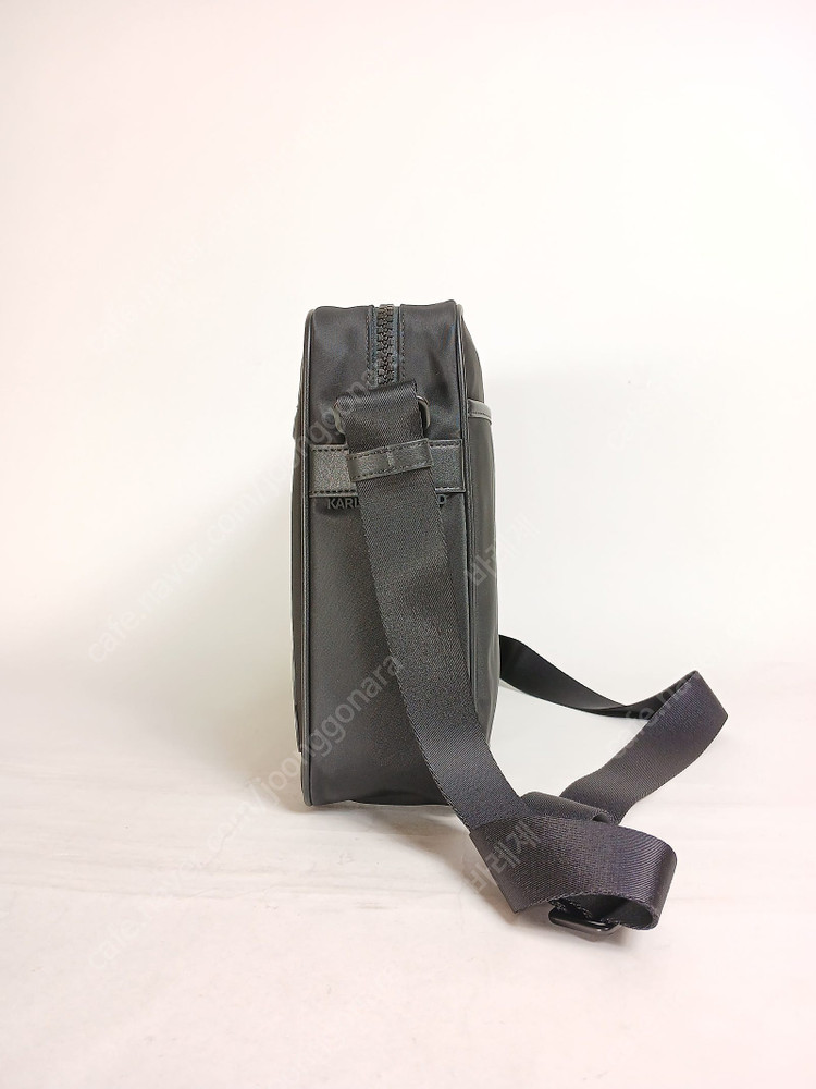 칼 라거펠트 아이코닉 검정 나일론 남성 메신저백 정품 칼 라거펠트 이미지