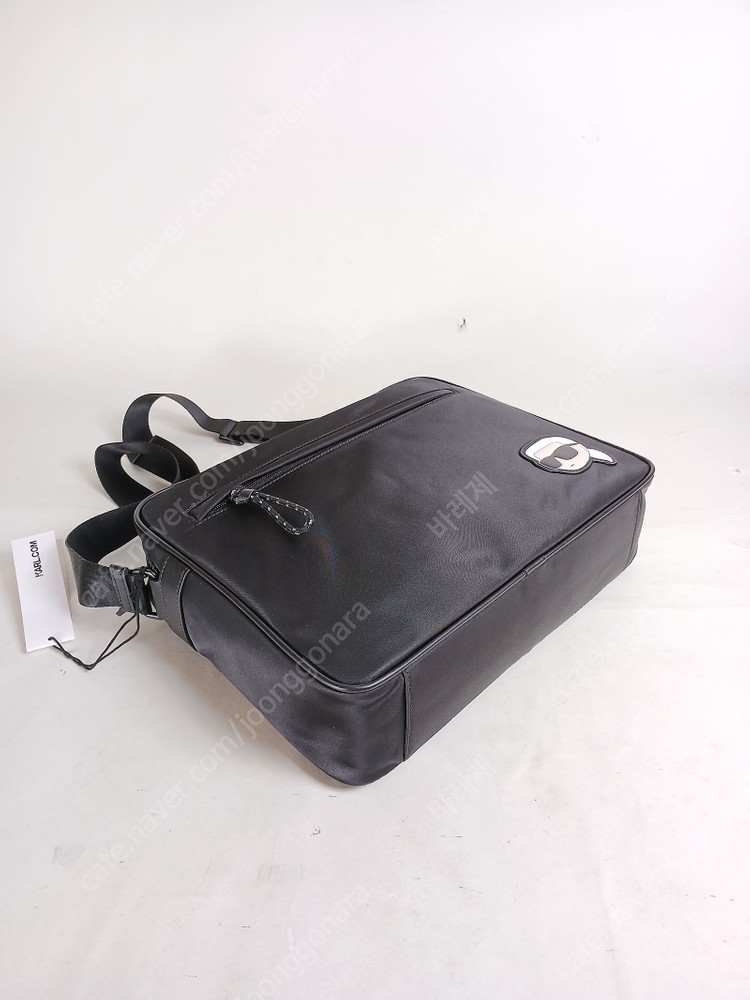 칼 라거펠트 아이코닉 검정 나일론 남성 메신저백 정품 칼 라거펠트 이미지