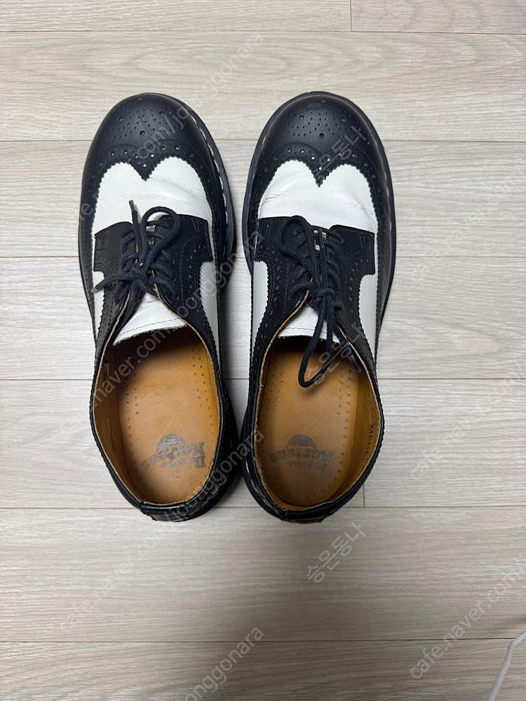 닥터마틴 미키마우스 윙팁 UK8 사이즈 판매합니다--1