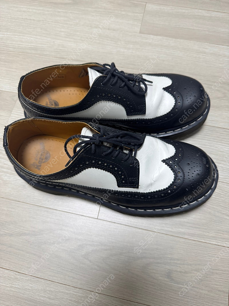 닥터마틴 미키마우스 윙팁 UK8 사이즈 판매합니다--2