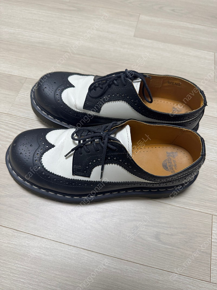 닥터마틴 미키마우스 윙팁 UK8 사이즈 판매합니다--3