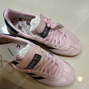 아디다스 가젤 핑크 스니커즈 운동화 저렴판매해요 245mm