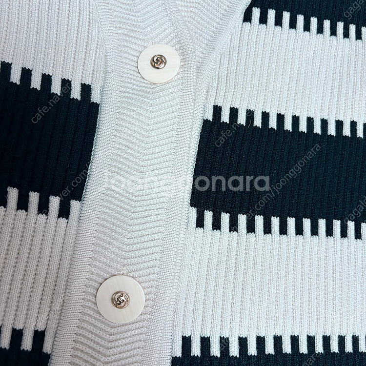 리틀블랙 스트라이프 니트 판초 케이프--2