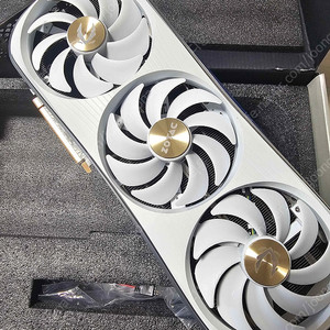 ZOTAC RTX 4090 AMP EXTREME AIRO WHITE 팝니다!