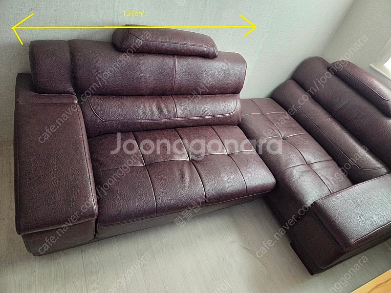 거실에 있는 가죽 소파 판매 합니다.--0