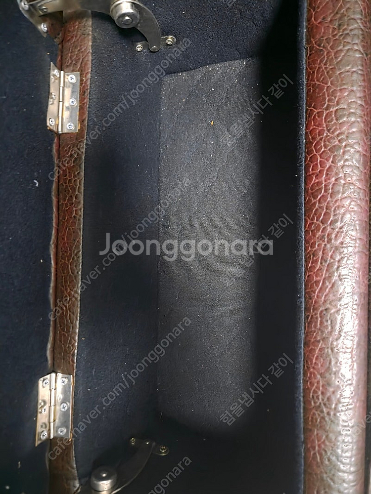 거실에 있는 가죽 소파 판매 합니다.--3
