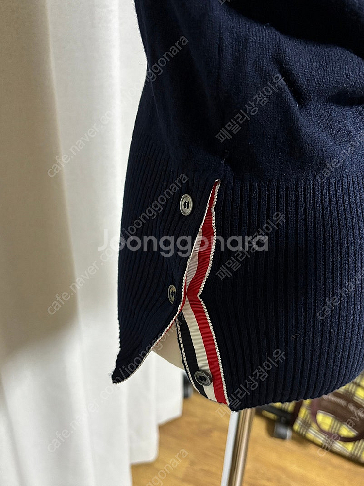 톰브라운 여성 사선 완장 라운드 캐시미어 가디건--2