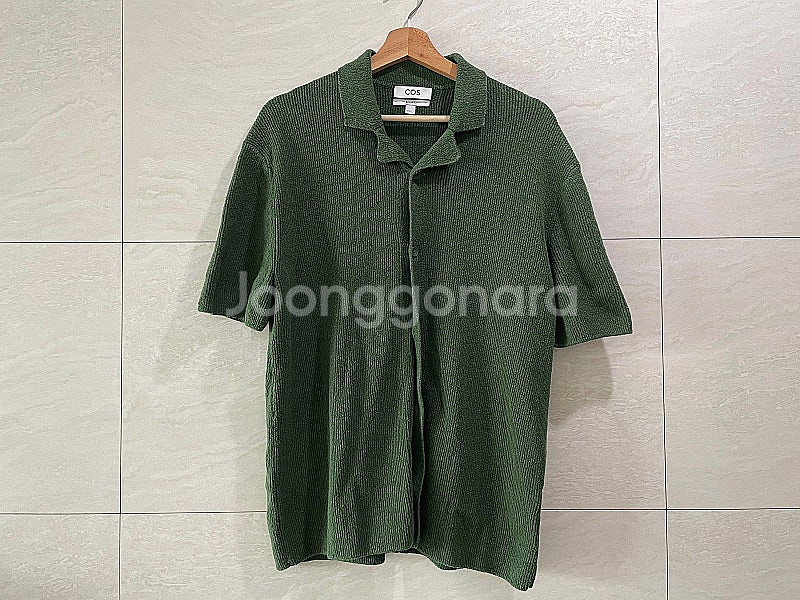 COS / 숏 슬리브 부클 니트 셔츠, 남성 반팔셔츠 / S(100) / 5만원--0