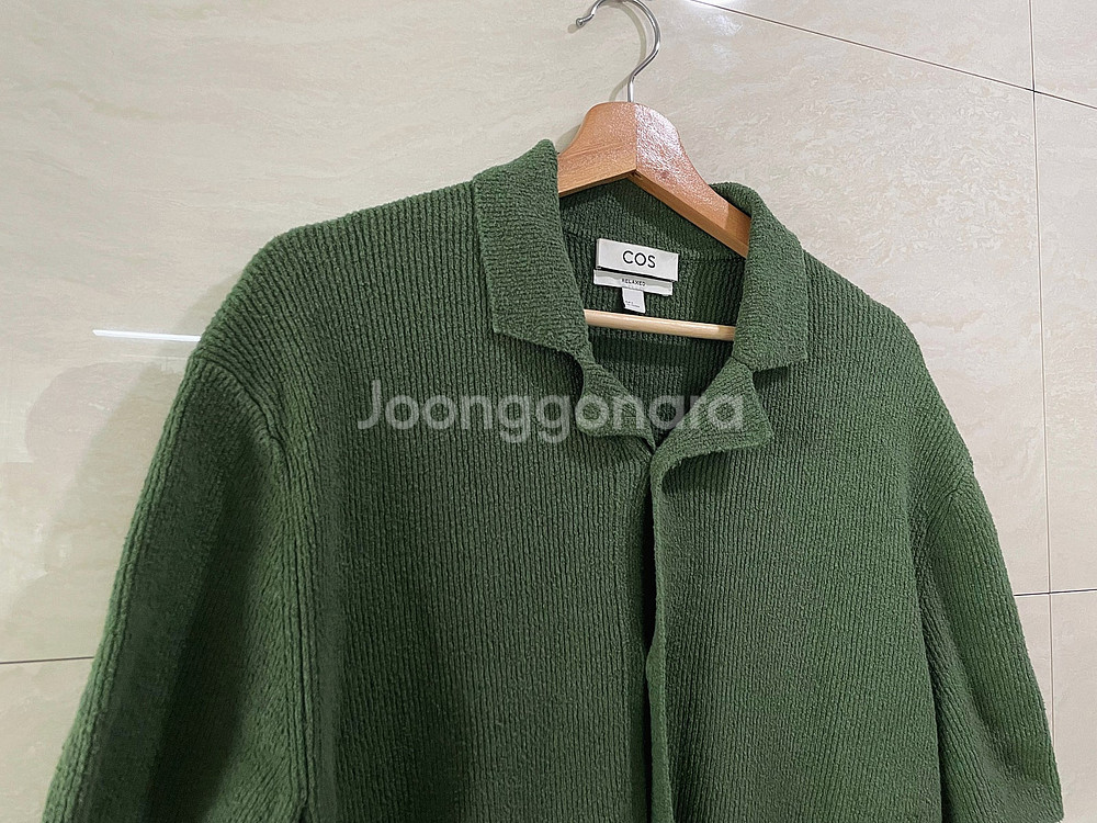 COS / 숏 슬리브 부클 니트 셔츠, 남성 반팔셔츠 / S(100) / 5만원--1