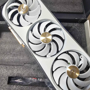 ZOTAC RTX 4090 AMP EXTREME AIRO WHITE 팝니다