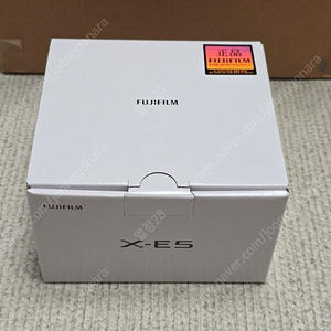 후지필름 X-E5 바디 실버 미개봉 신품 판매합니다.
