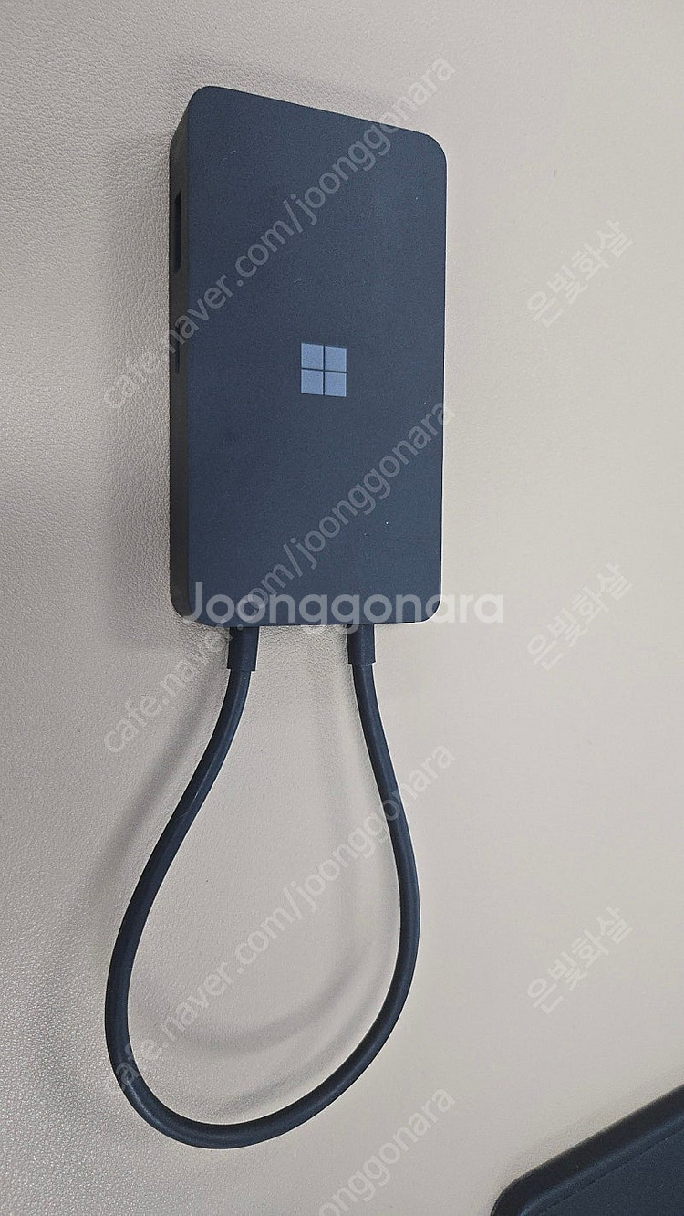 Surface USB-C Travel Hub 팝니다.--0