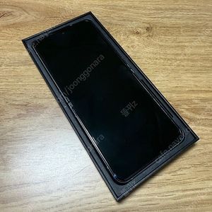 플립5 자급제 512G 올 수리 판매합니다.