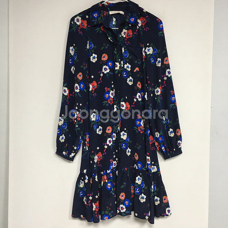 토리버치 김사랑 실크 원피스 0 / 랑방 마인 오브제 타임 럭키슈에뜨 산드로 마쥬 오르 시에 시스템--1