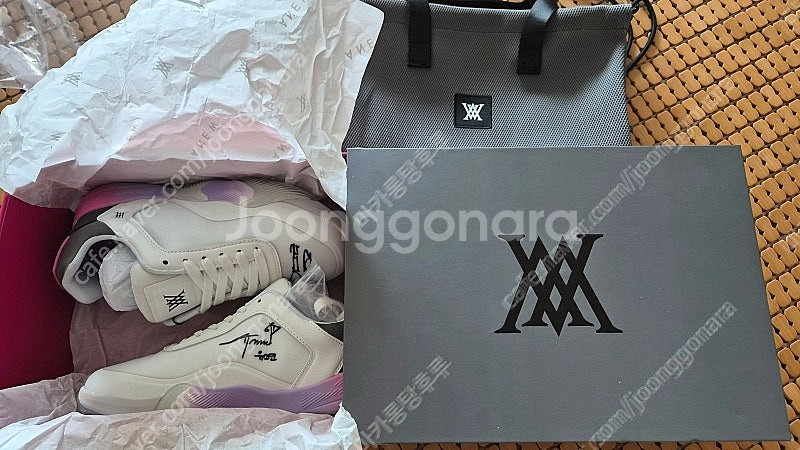 [새상품] 김태균&유소연프로 싸인 한정판 어뉴골프화--0