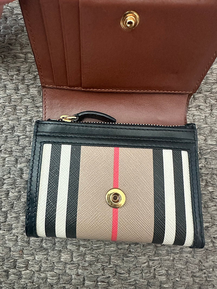 버버리 여성 반지갑 이미지