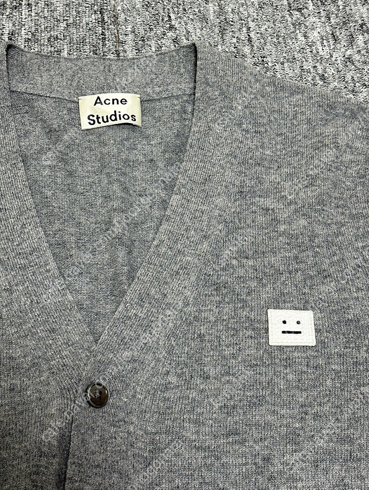 아크네 대셔 가디건 (그레이, S) 팝니다 이미지