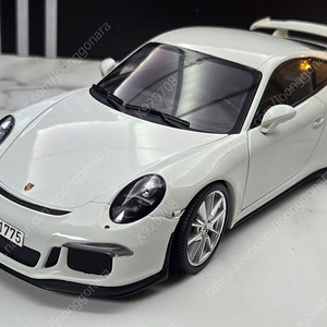1:18 1/18 미챔 991 GT3 화이트 다이캐스트 팝니다.