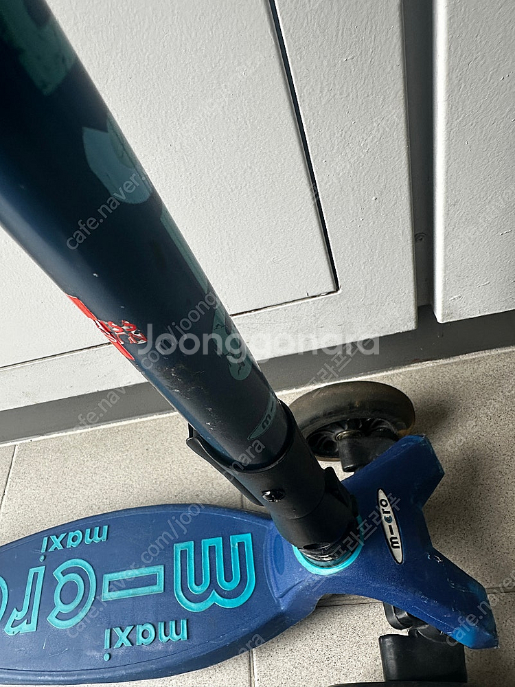 마이크로 킥보드맥시 폴더블 디럭스 LED 네이비색상--3