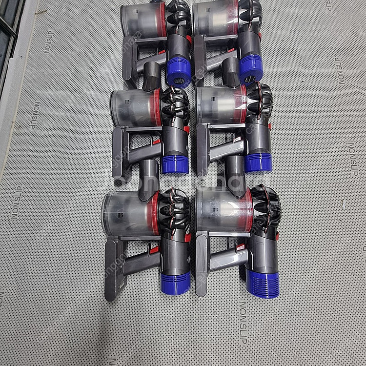 다이슨청소기 v8본체 싸게팝니다--0