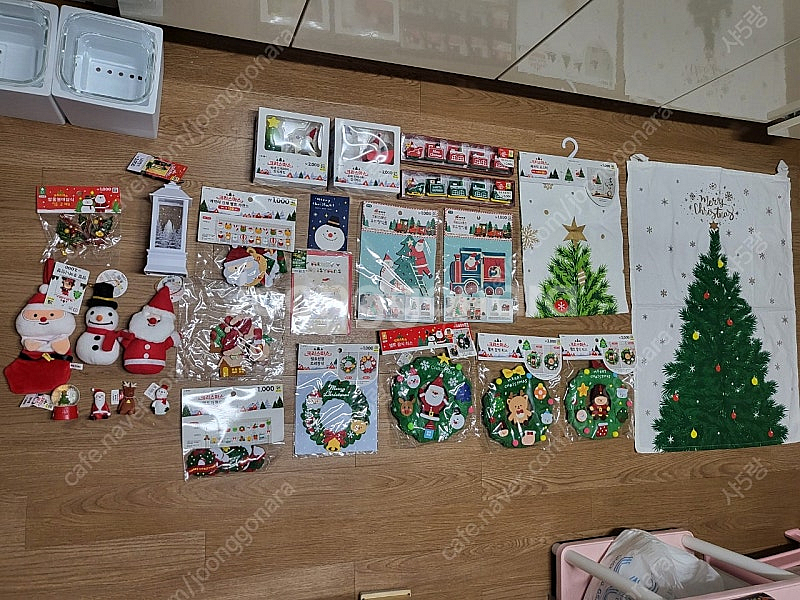 다이소 크리스마스 소품 일괄- 걸이인형 led 장식 포스터 트리 루돌프 산타 워터뵬 인테리어 카드 리스 가랜드--0