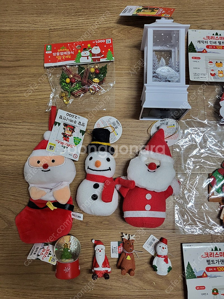 다이소 크리스마스 소품 일괄- 걸이인형 led 장식 포스터 트리 루돌프 산타 워터뵬 인테리어 카드 리스 가랜드--1