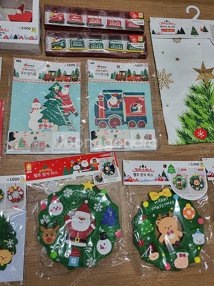 다이소 크리스마스 소품 일괄- 걸이인형 led 장식 포스터 트리 루돌프 산타 워터뵬 인테리어 카드 리스 가랜드--3