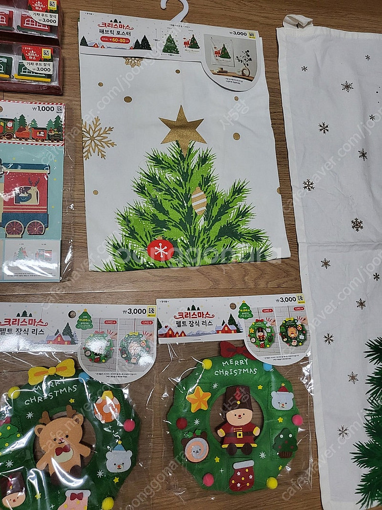 다이소 크리스마스 소품 일괄- 걸이인형 led 장식 포스터 트리 루돌프 산타 워터뵬 인테리어 카드 리스 가랜드--4