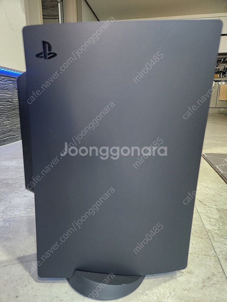 PS5 디스크 초기 모델 + 컨트롤러 두개--3