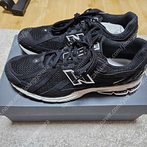 [300] 뉴발란스 1906 새상품 300mm 판매합니다.