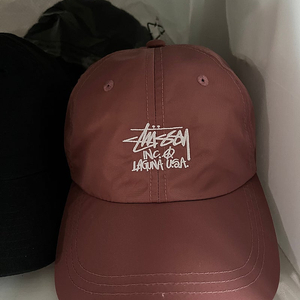 스투시 라구나 볼캡 판매합니다