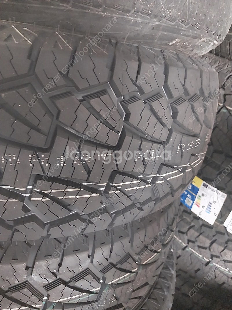 255-60-18 AT 타이어 새거 4개 - 50만원 !!--2