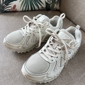 뉴발란스 베이지 운동화 235