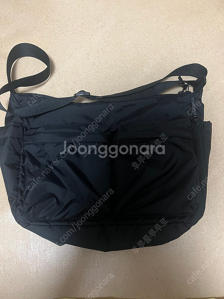 유니클로 멀티 포켓 숄더백--0