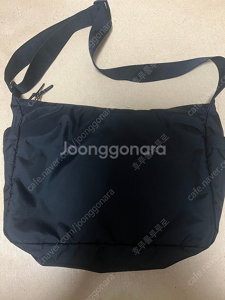 유니클로 멀티 포켓 숄더백--1