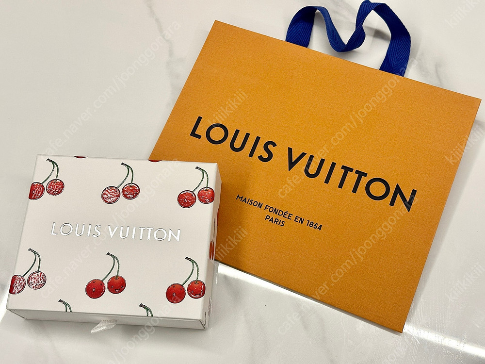 명품 쇼핑백 판매합니다 :) 루이비통 쇼핑백, 박스, 디올 쇼핑백, 샤넬, 버버리, sk2, 티파니, 롱샴, 불가리... 이미지