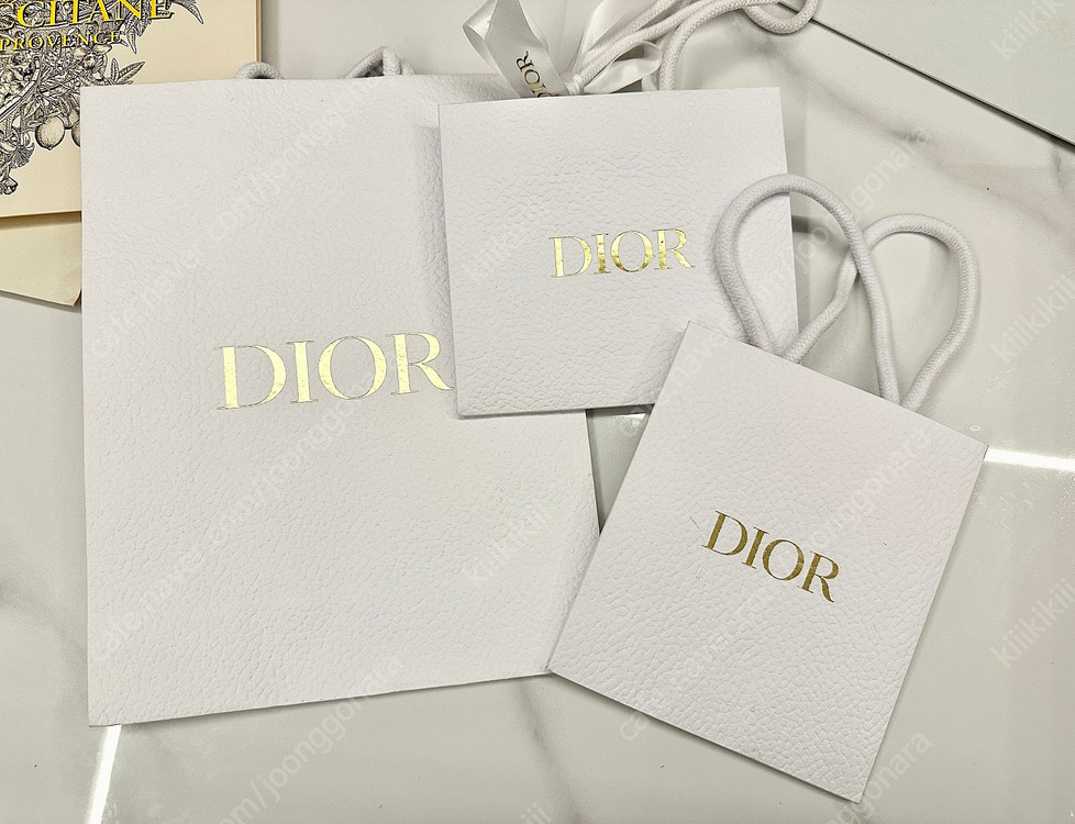 명품 쇼핑백 판매합니다 :) 루이비통 쇼핑백, 박스, 디올 쇼핑백, 샤넬, 버버리, sk2, 티파니, 롱샴, 불가리... 이미지