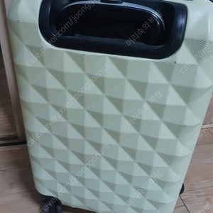 여행가방 캐리어 (높이 55cm 너비 35cm 폭 23cm) 팝니다. 경기도 화성시 병점역에서 직거래 3만원에 팝니다.