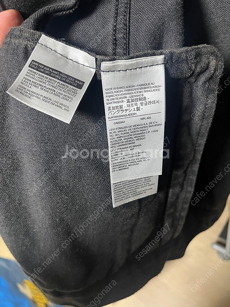 리바이스 트러커 데님 자켓 블랙 L 사이즈 판매합니다--3